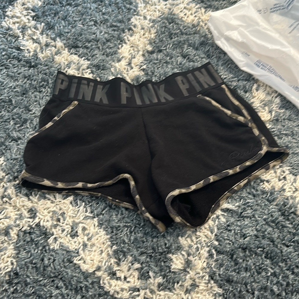 VS pink short